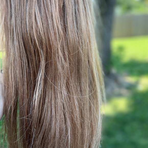 Shake N Go Acrylic light brown wig with bangs - Picture 5 of 16